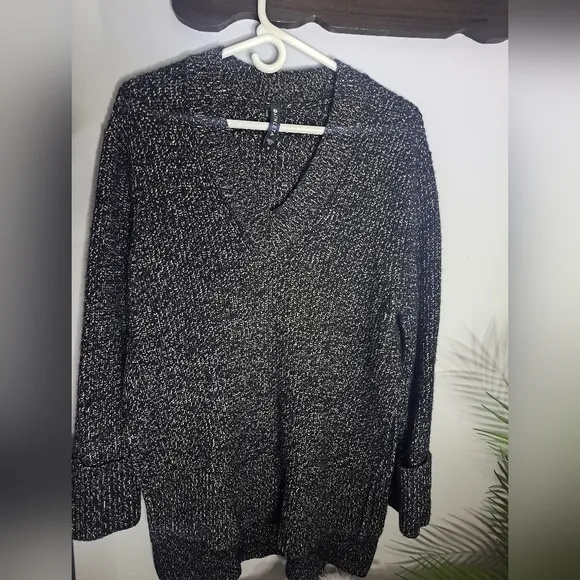 ATHLETA Shasta V-Neck Oversized Chunky Sweater Black and Grey Size Meduim
