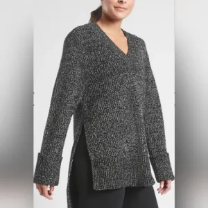 ATHLETA Shasta V-Neck Oversized Chunky Sweater Black and Grey Size Meduim