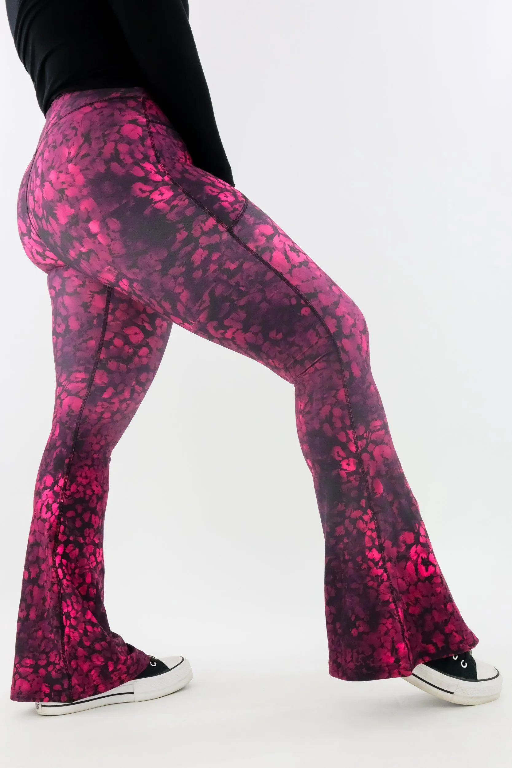 Berry Leopard - Long Flarey Leggings - Leg Pockets