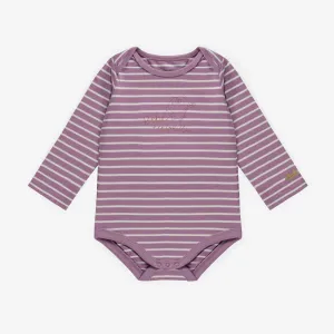 Cache-couche manches longues mauve et crème à rayures en jersey extensible, bébé || Purple and cream striped bodysuit with long sleeves in stretch jersey, baby