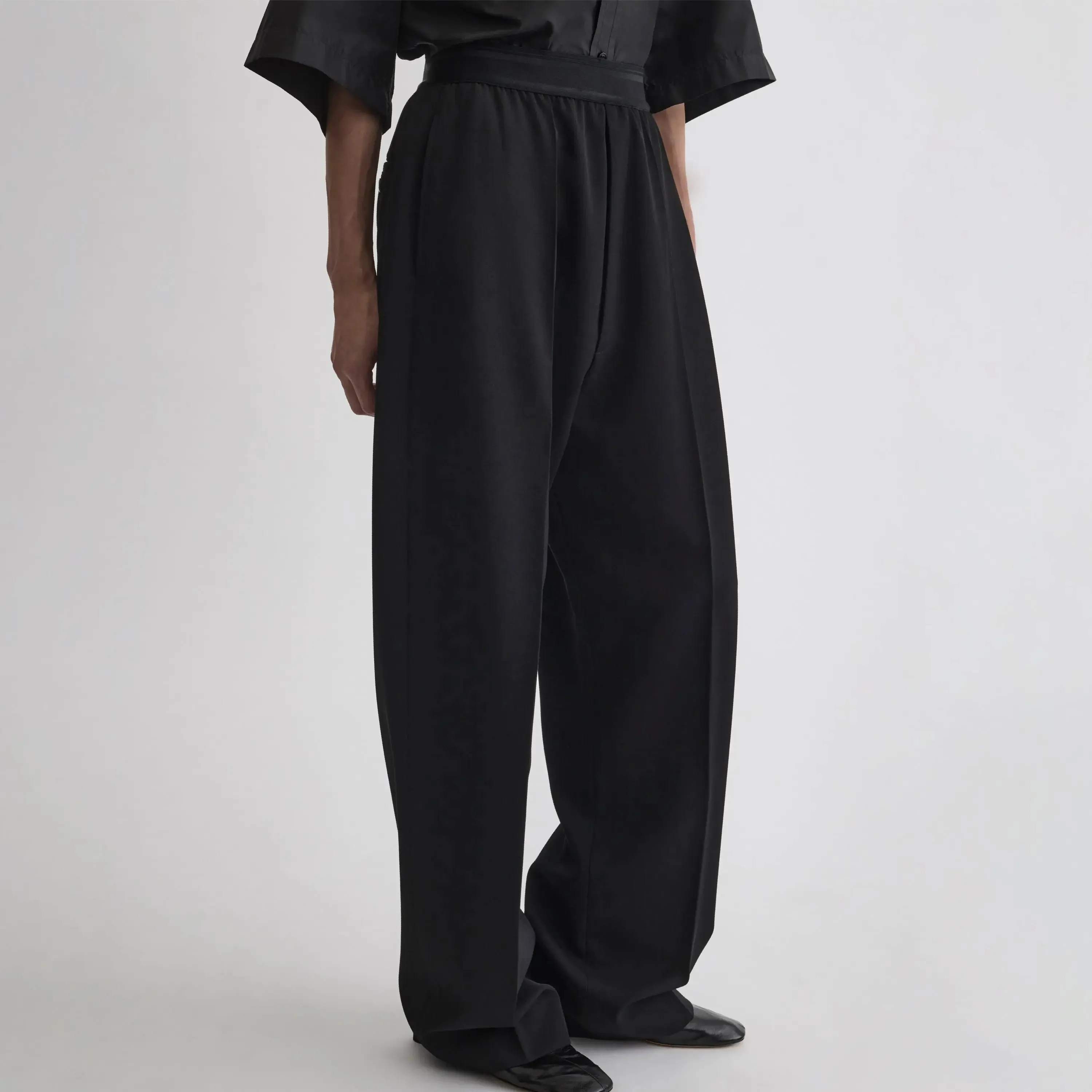 EASED TROUSERS | black wool