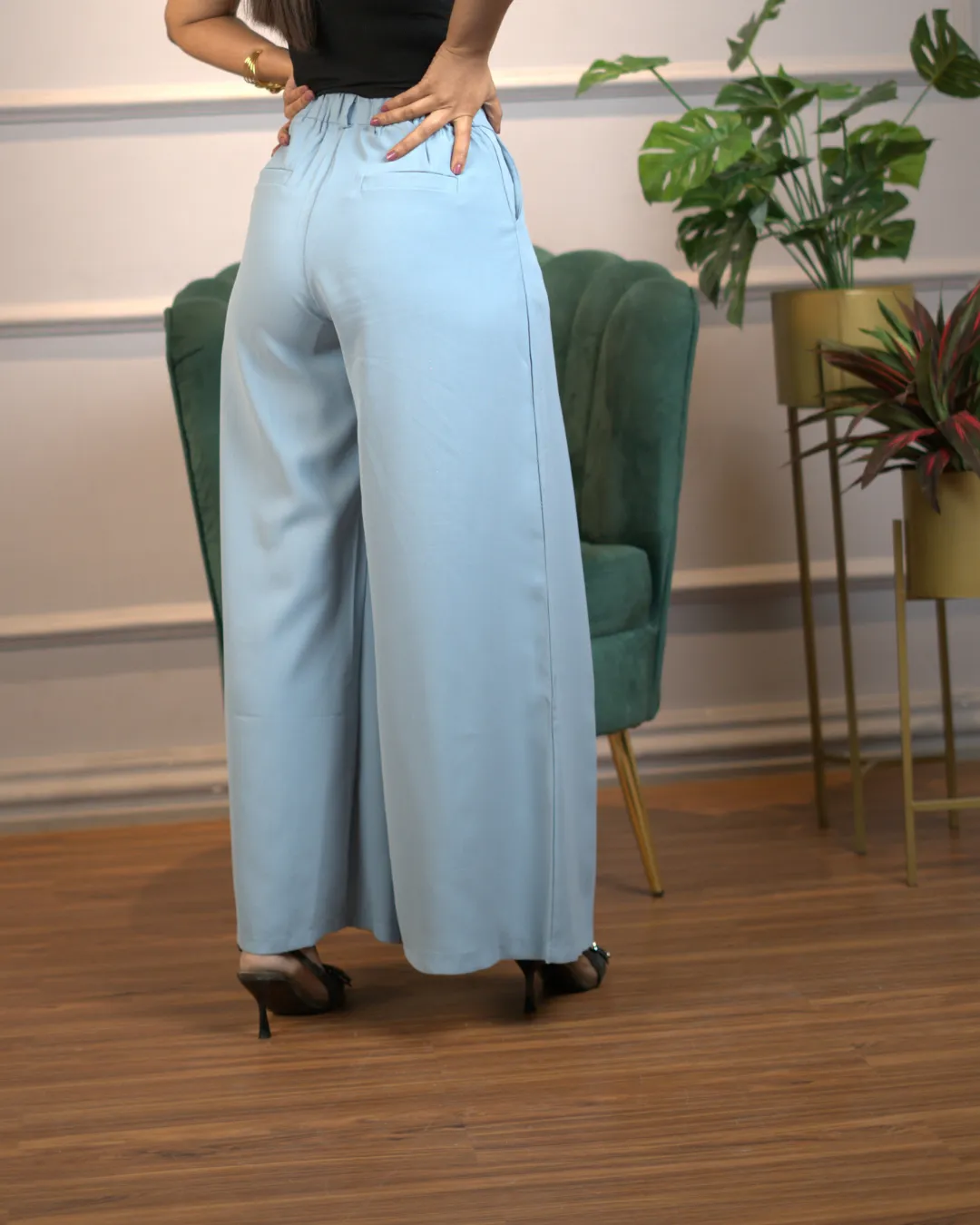 Effortless Wide-Leg Pleated Trousers