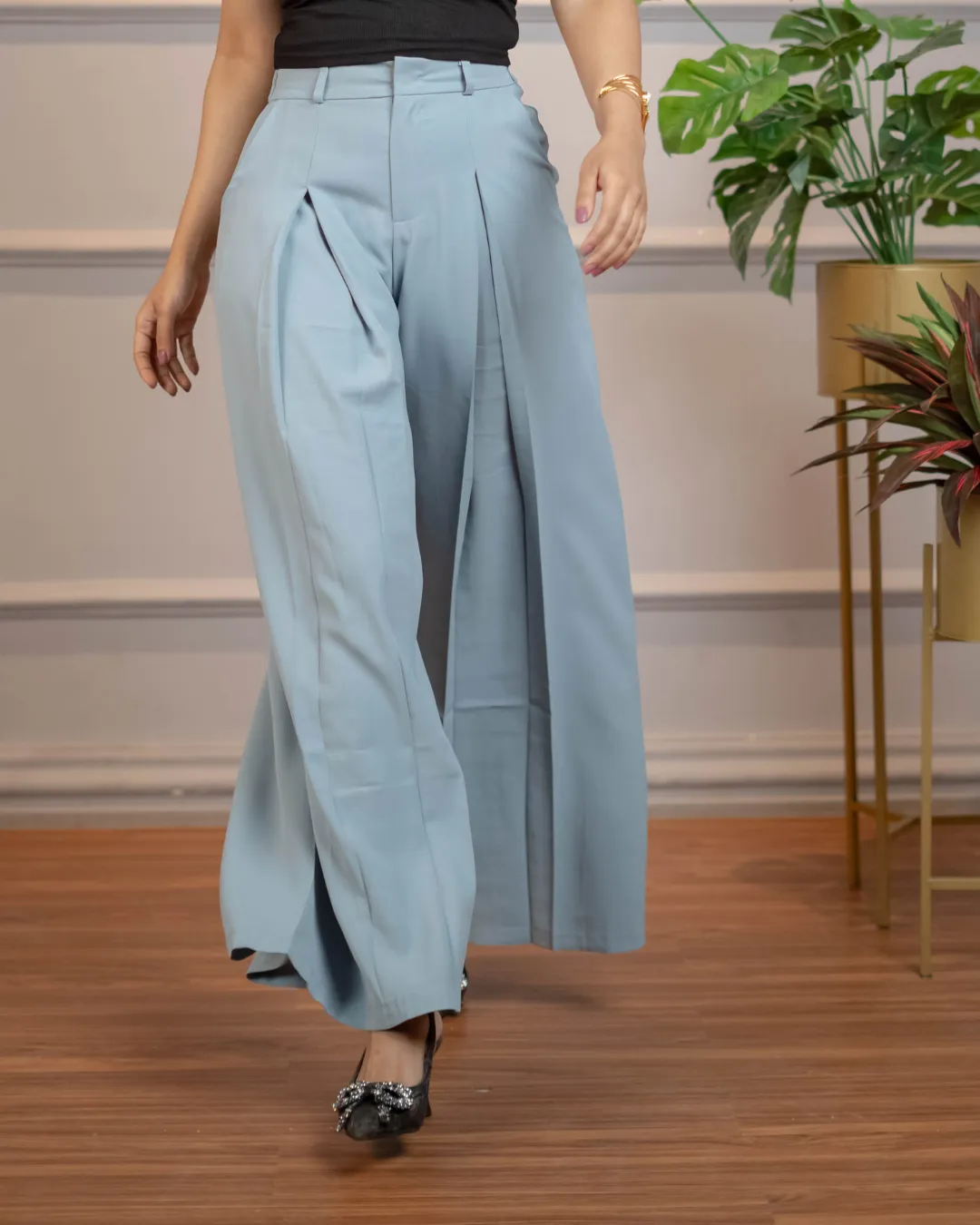 Effortless Wide-Leg Pleated Trousers