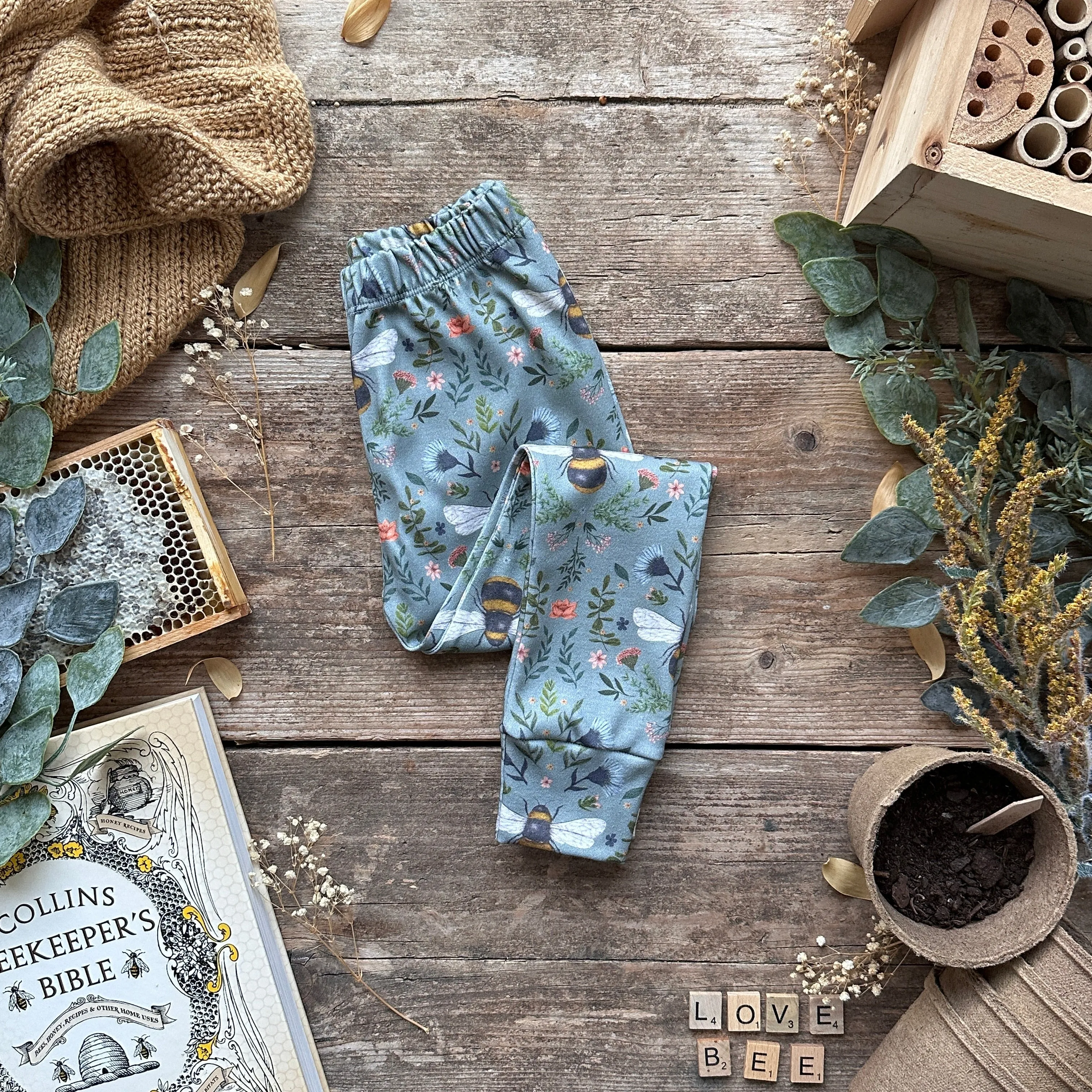 Forest Bee and Botanicals Slim Leggings | Ready To Post