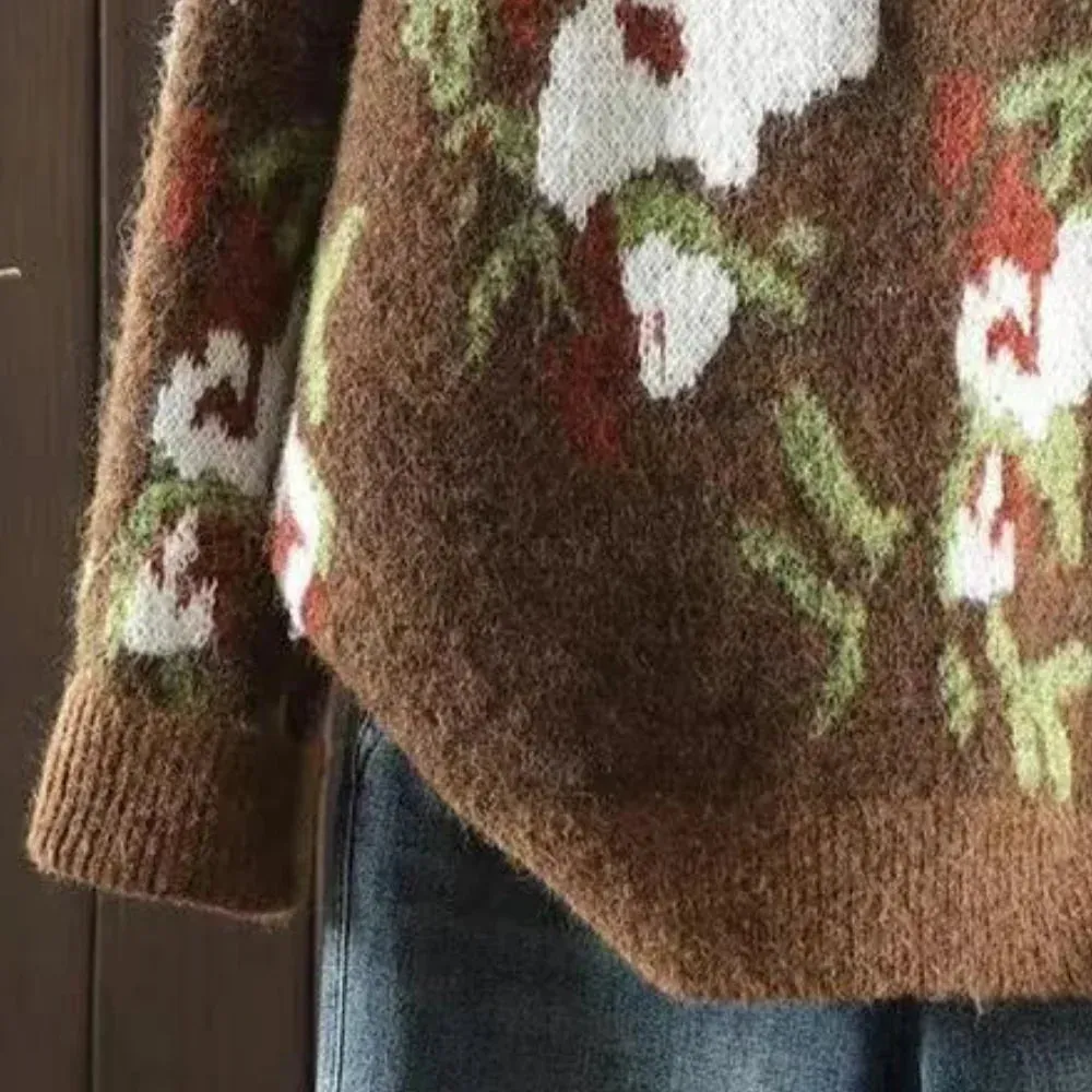 KAIA - knitted jumper with floral pattern for women