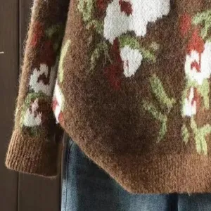 KAIA - knitted jumper with floral pattern for women