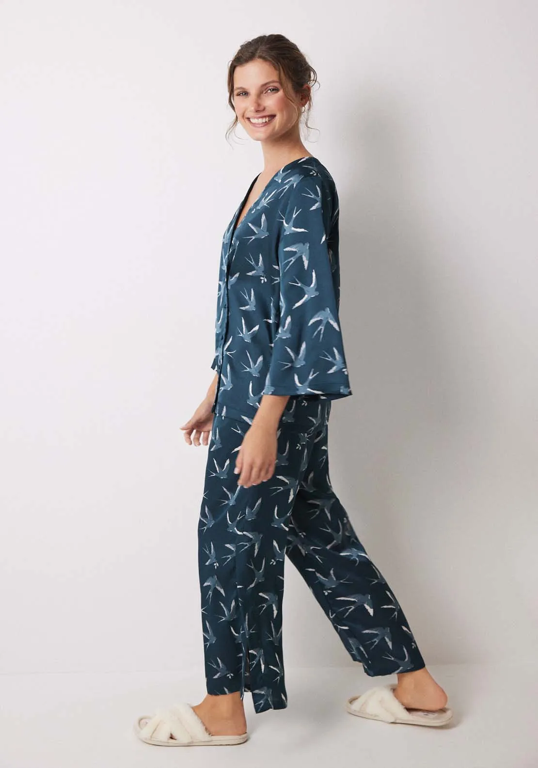 Long satin pajamas with bird print - Green