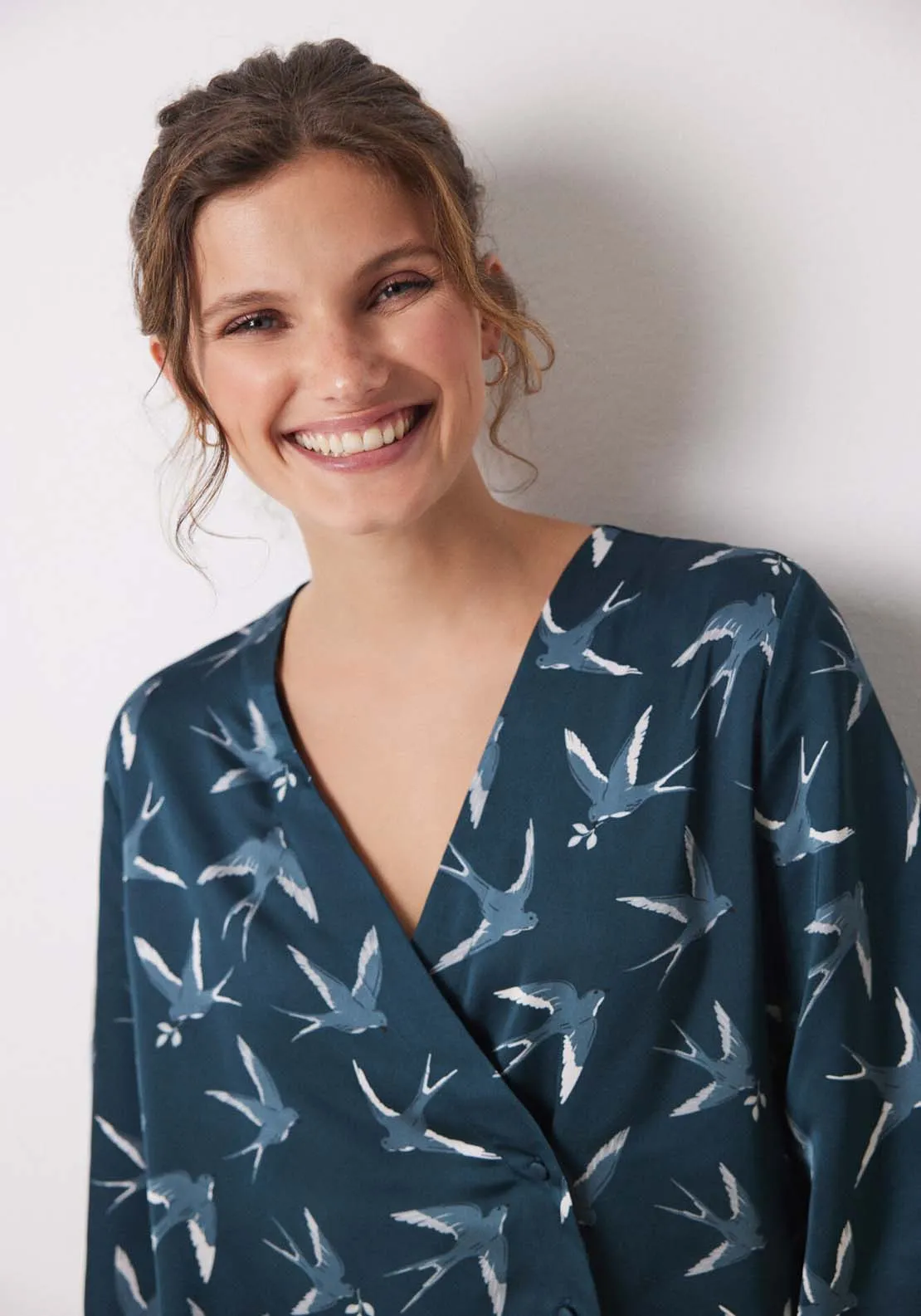 Long satin pajamas with bird print - Green