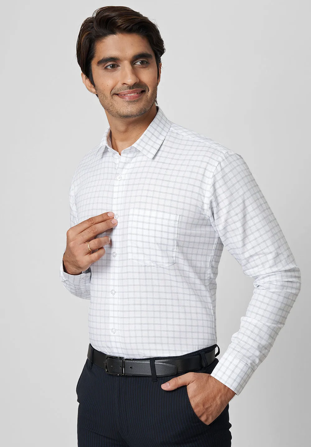 Men White Slim Fit Full Sleeve Formal Shirt