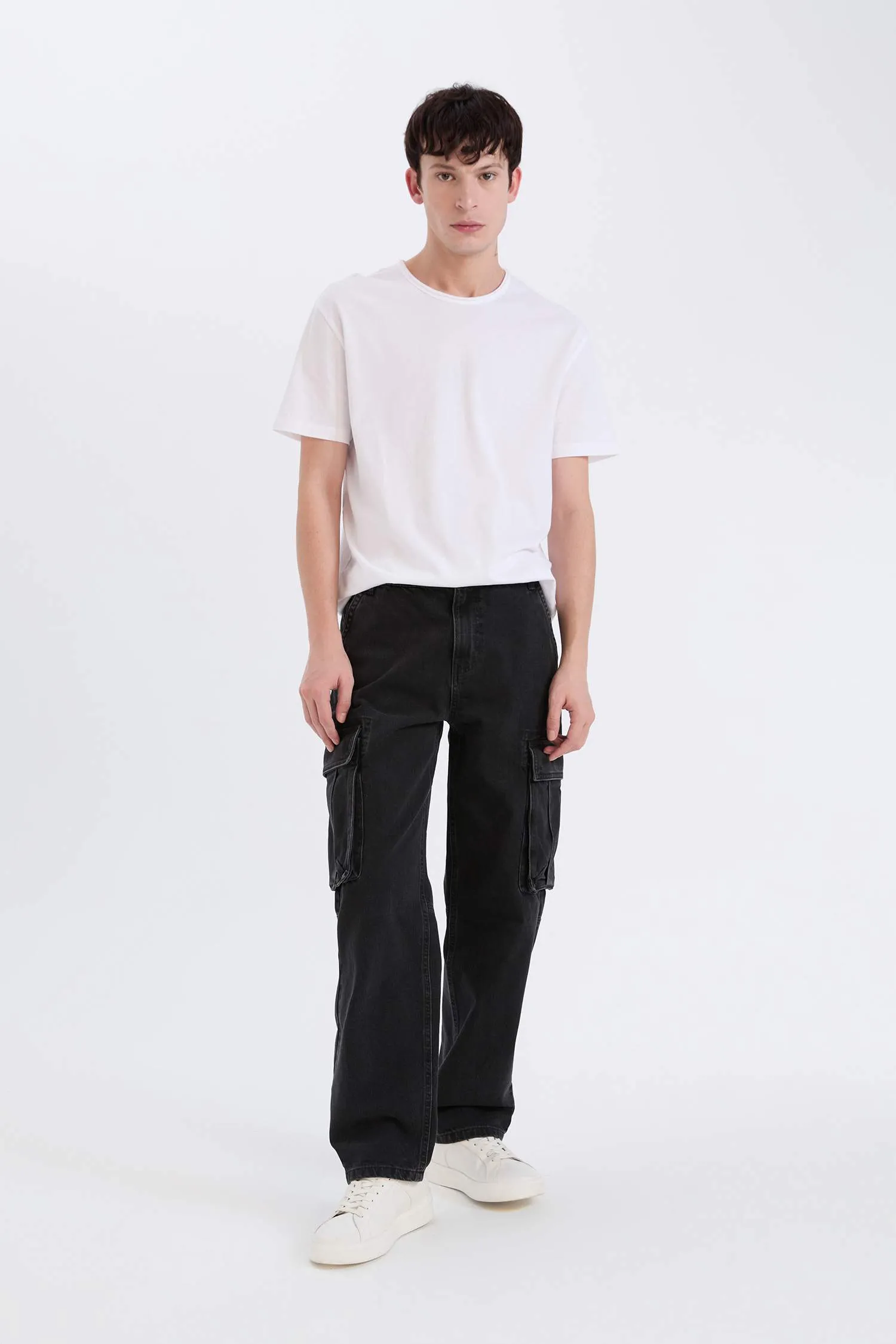 Relax Fit Wide Leg Jeans