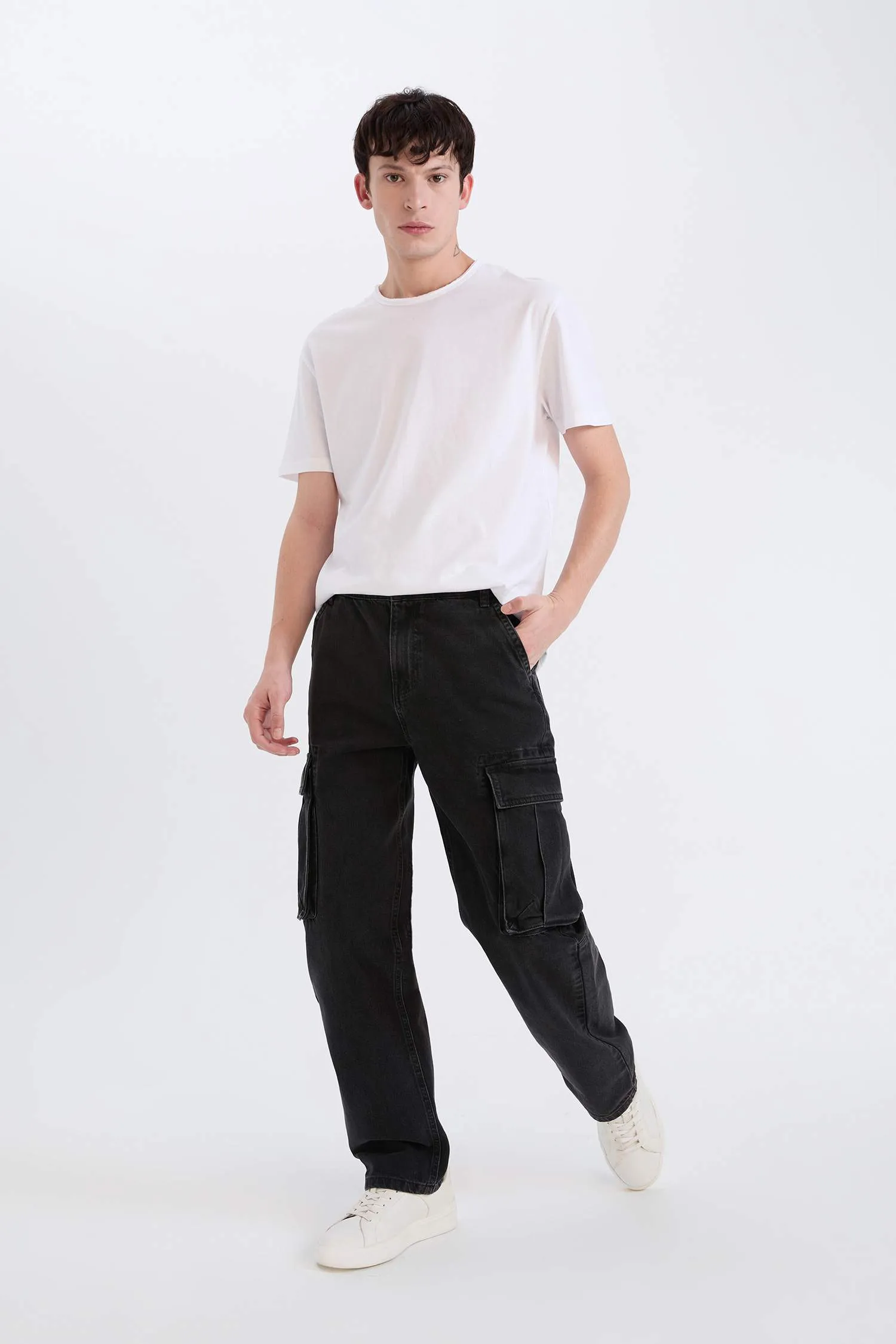 Relax Fit Wide Leg Jeans