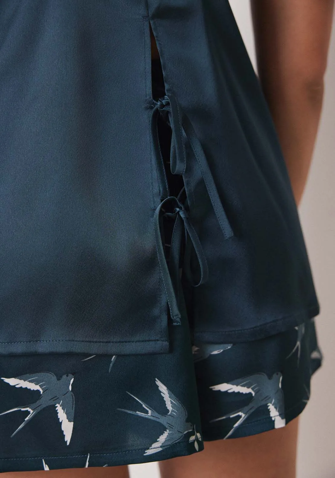 Short satin pajamas with bird print - Bottle