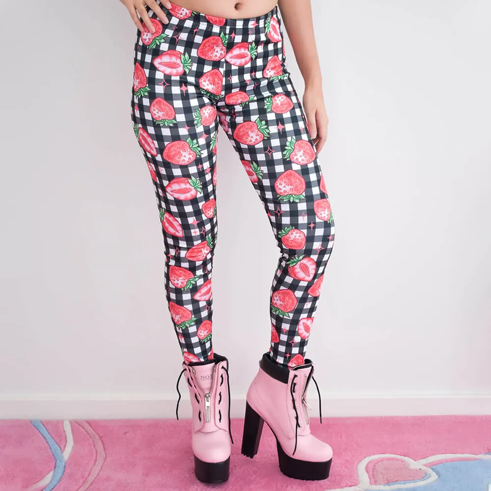 Strawberry Leggings - Black 🍓